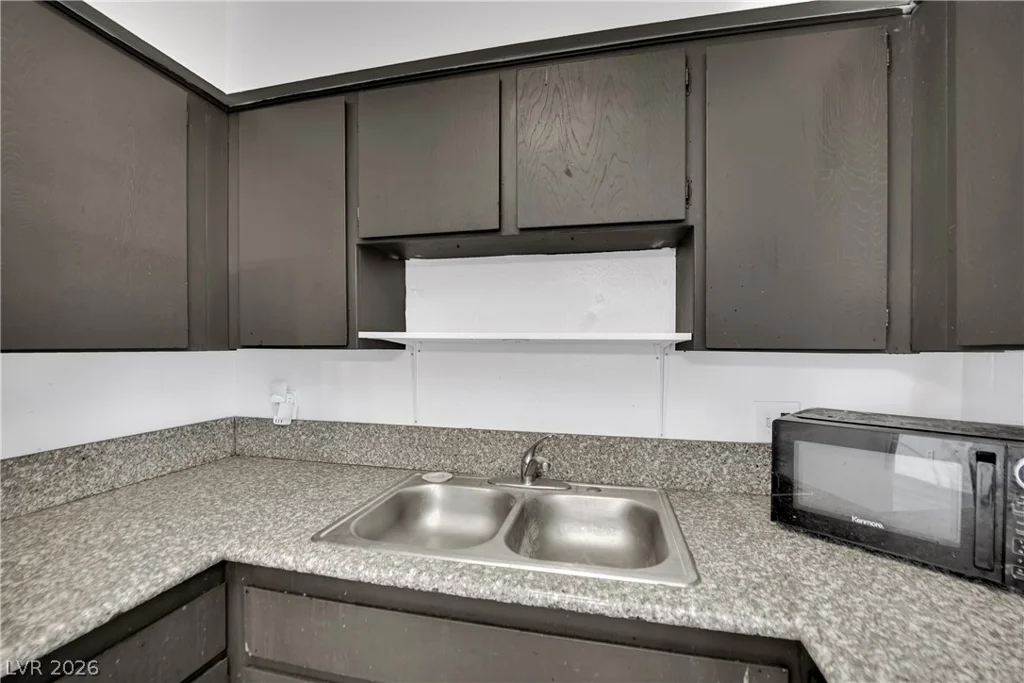 625 Royal Crest, Las Vegas, NV 89169