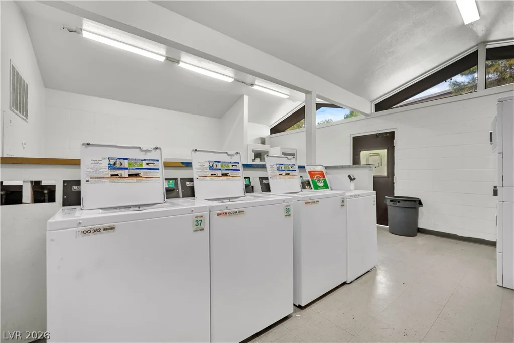 625 Royal Crest, Las Vegas, NV 89169