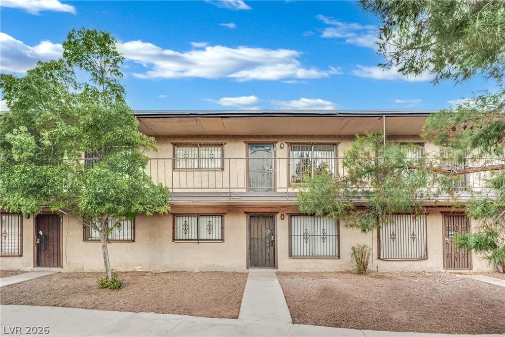 625 Royal Crest, Las Vegas, NV 89169