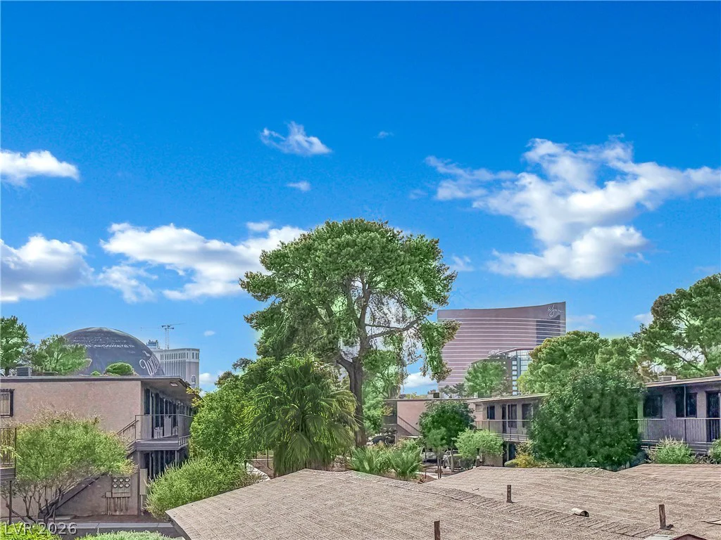 625 Royal Crest, Las Vegas, NV 89169