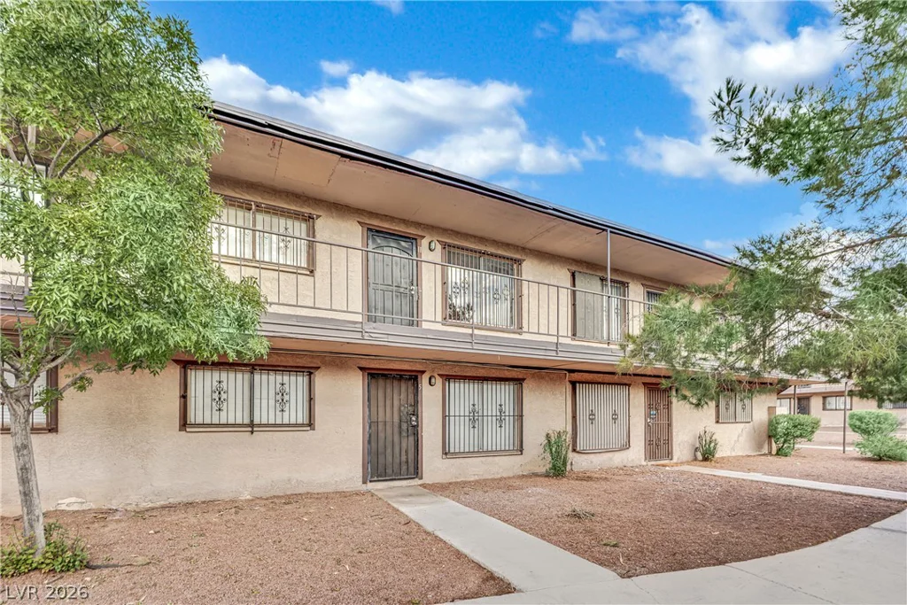 625 Royal Crest, Las Vegas, NV 89169