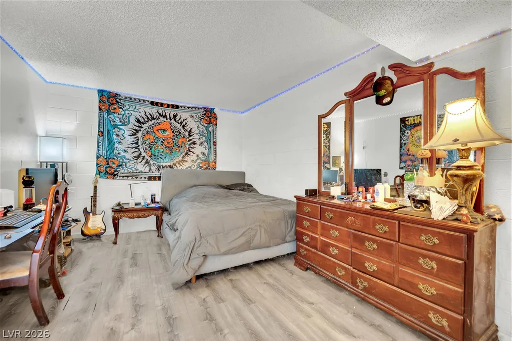 625 Royal Crest, Las Vegas, NV 89169