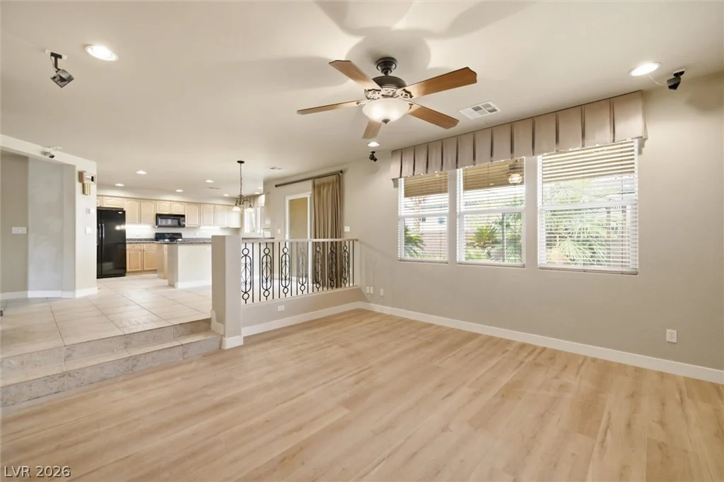 28 Glaring, Henderson, NV 89002