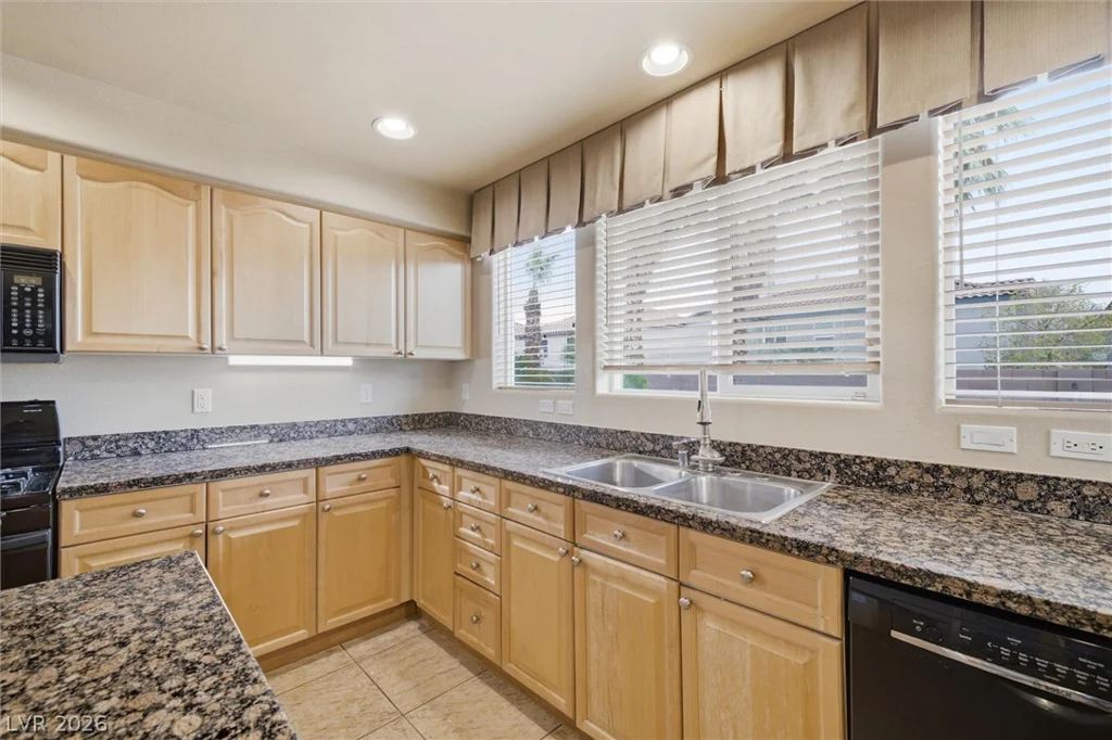 28 Glaring, Henderson, NV 89002