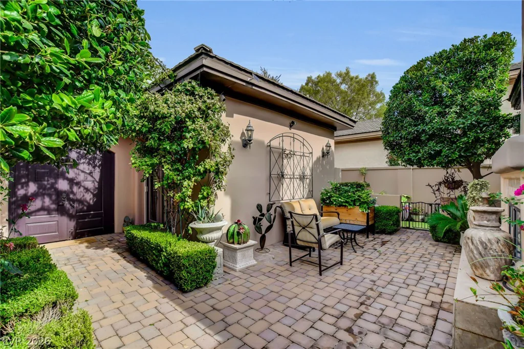 805 Ville Franche, Las Vegas, NV 89145