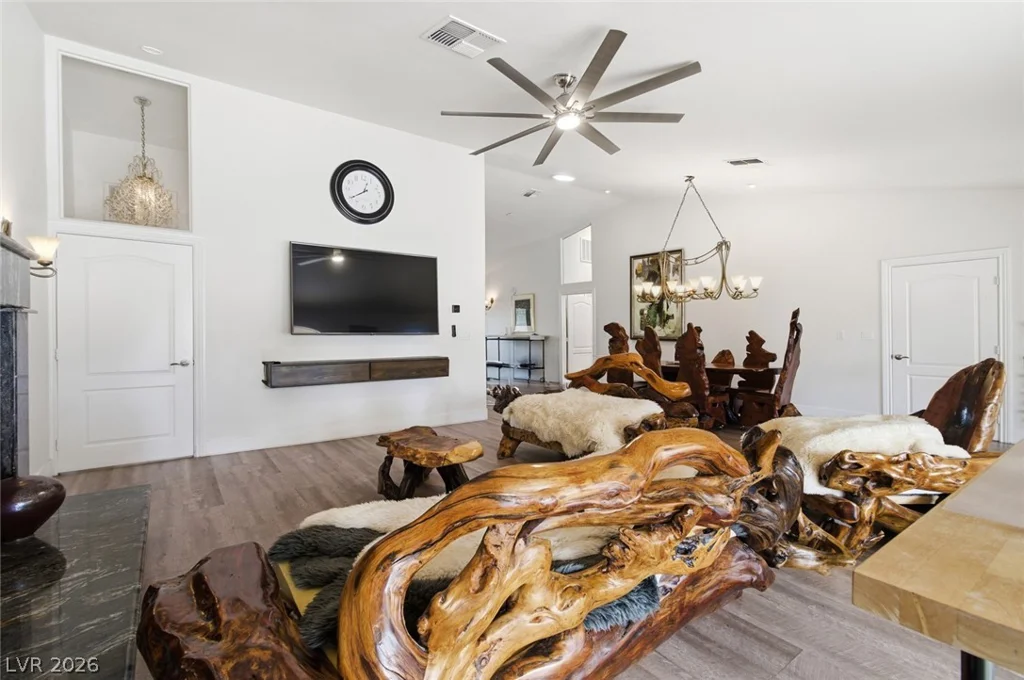 6425 Tara, Las Vegas, NV 89146