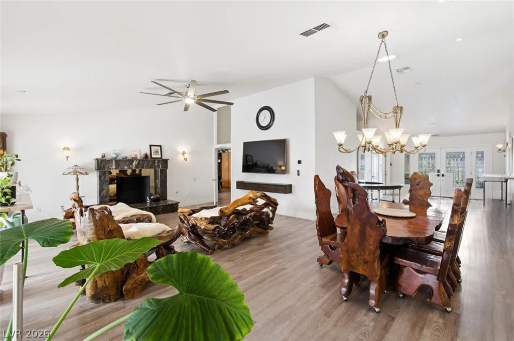 6425 Tara, Las Vegas, NV 89146