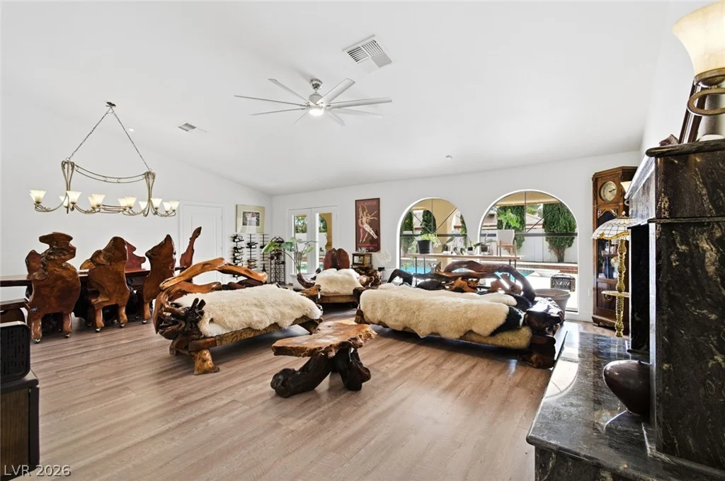 6425 Tara, Las Vegas, NV 89146