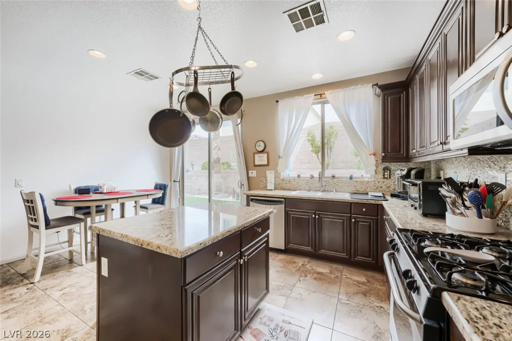 6811 Pleasantville, Las Vegas, NV 89149