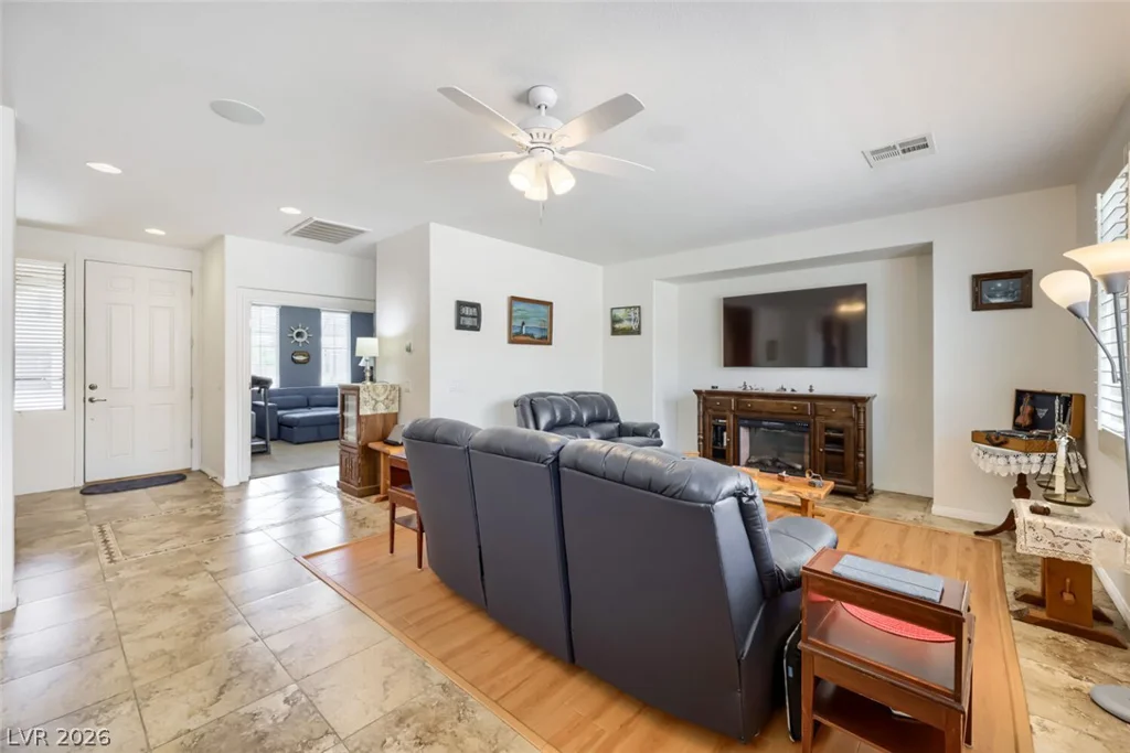 6811 Pleasantville, Las Vegas, NV 89149