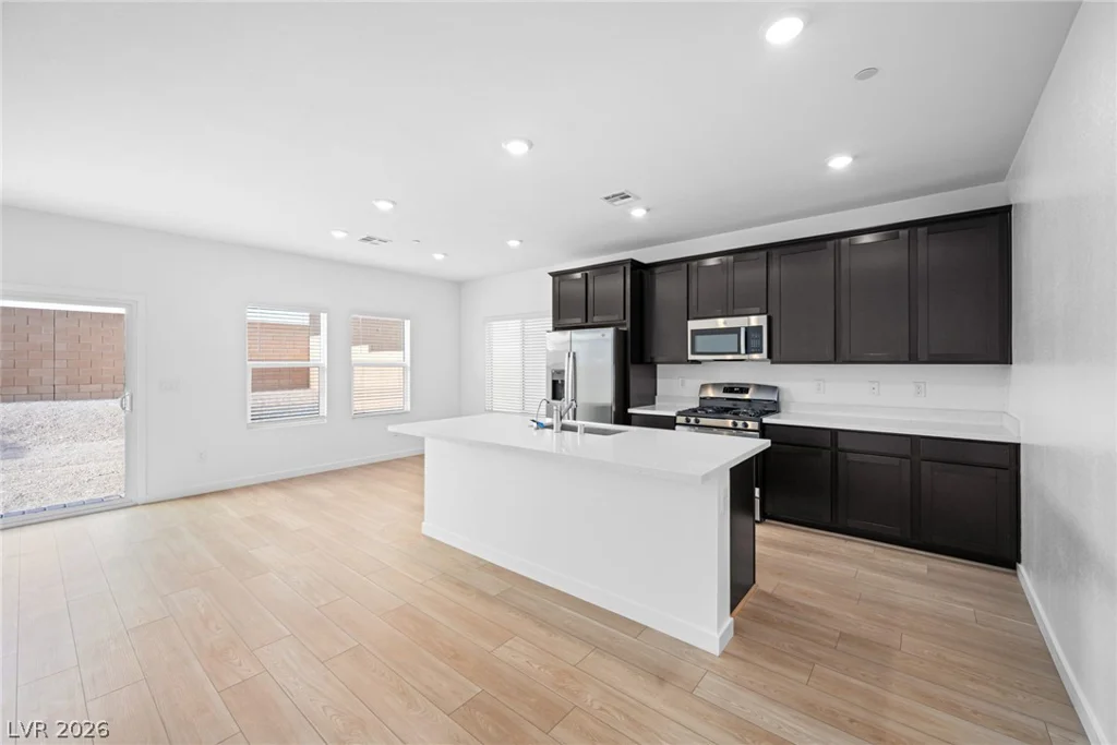 9951 Kimura Hills, Las Vegas, NV 89129