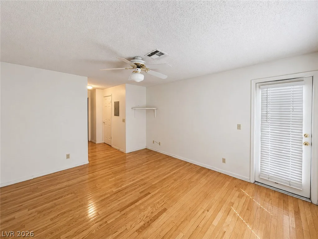 1375 Hacienda, Las Vegas, NV 89119