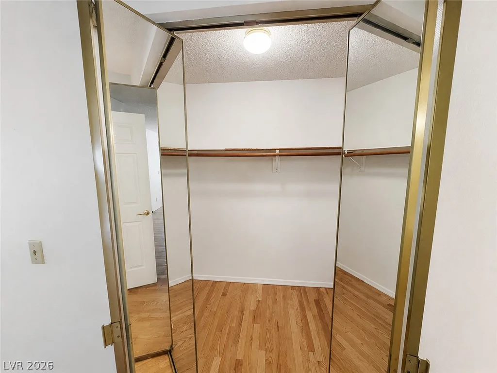 1375 Hacienda, Las Vegas, NV 89119