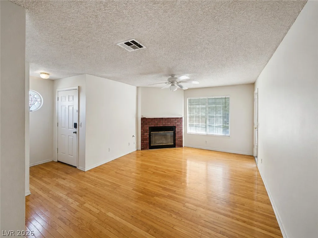 1375 Hacienda, Las Vegas, NV 89119