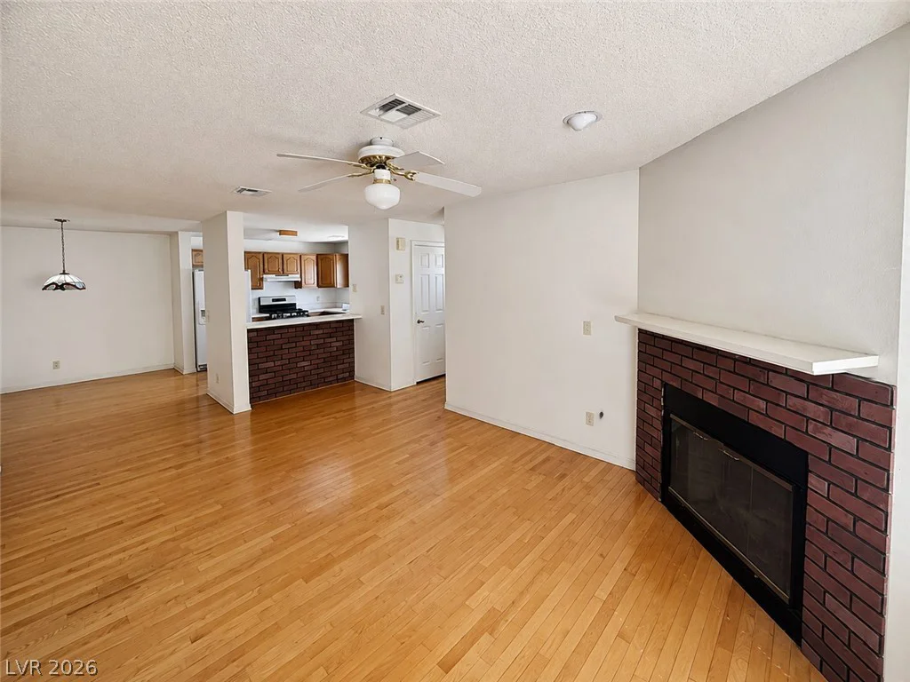1375 Hacienda, Las Vegas, NV 89119