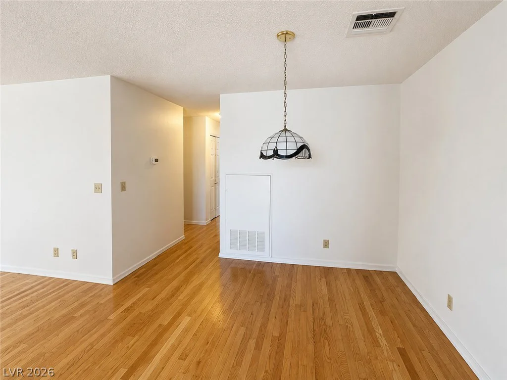 1375 Hacienda, Las Vegas, NV 89119