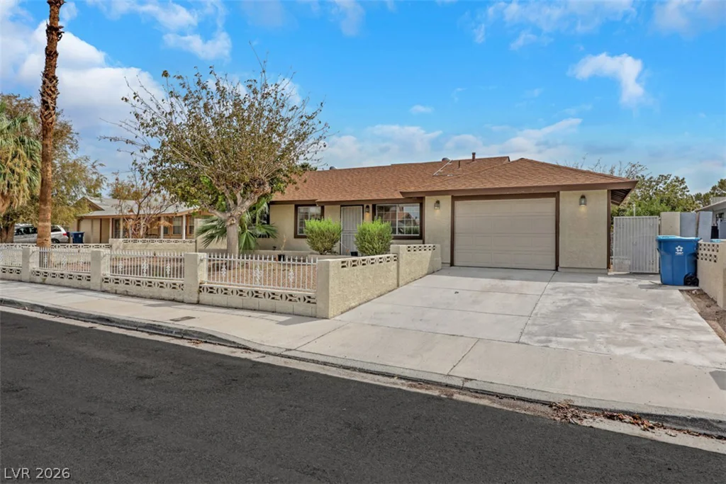 45 Sabino, Las Vegas, NV 89110