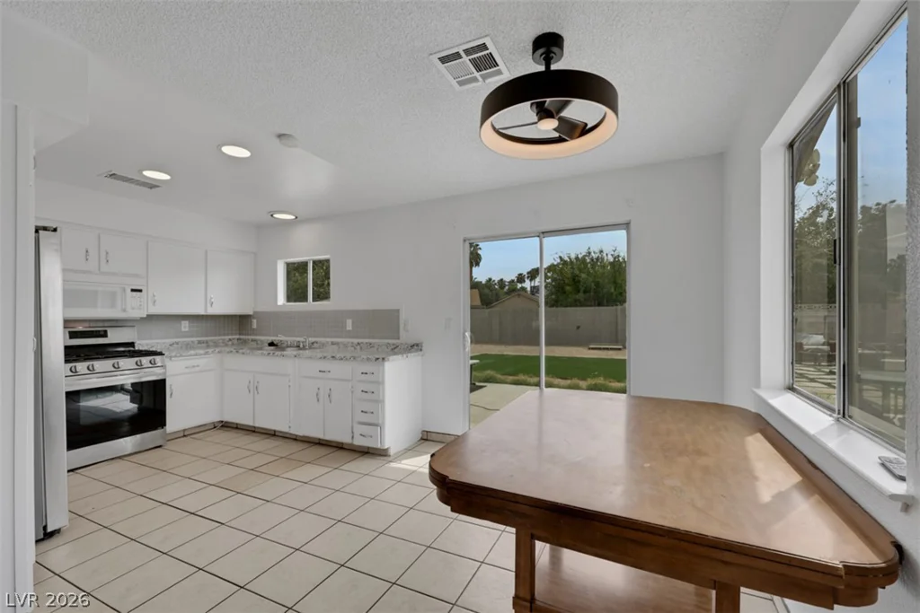 45 Sabino, Las Vegas, NV 89110