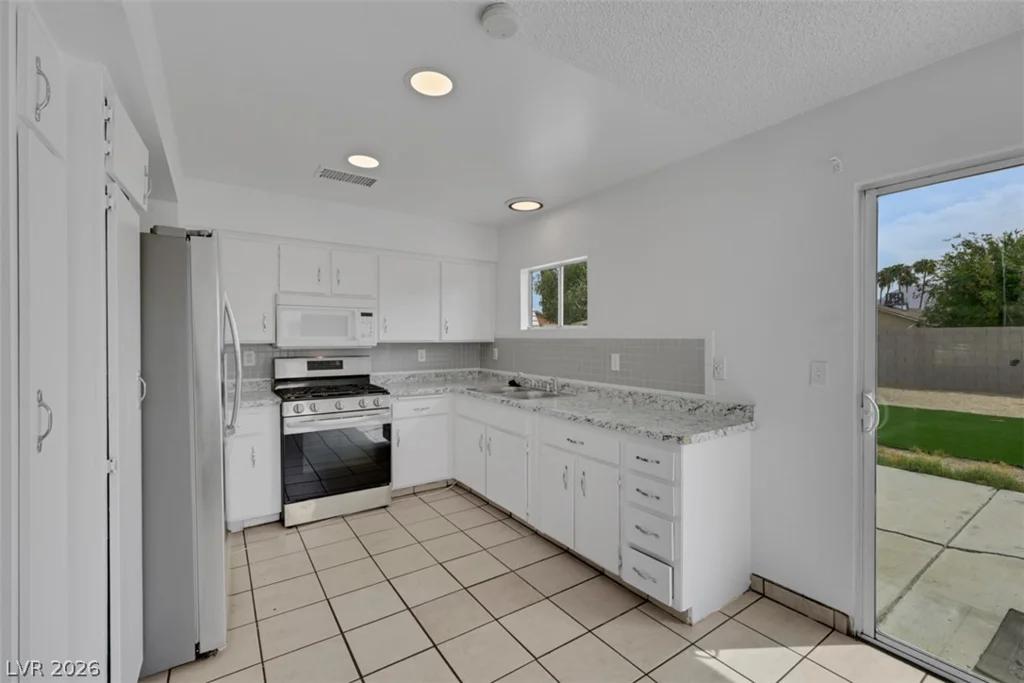 45 Sabino, Las Vegas, NV 89110