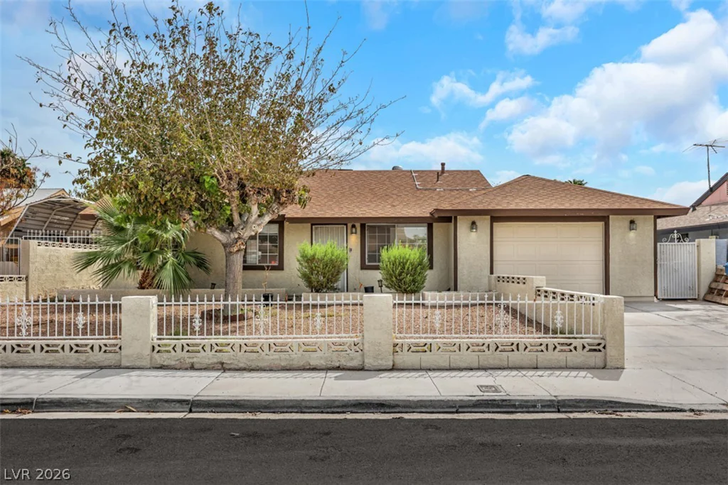 45 Sabino, Las Vegas, NV 89110