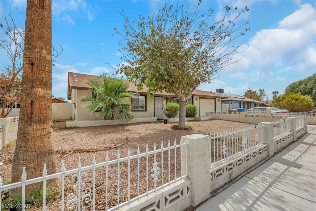 45 Sabino, Las Vegas, NV 89110