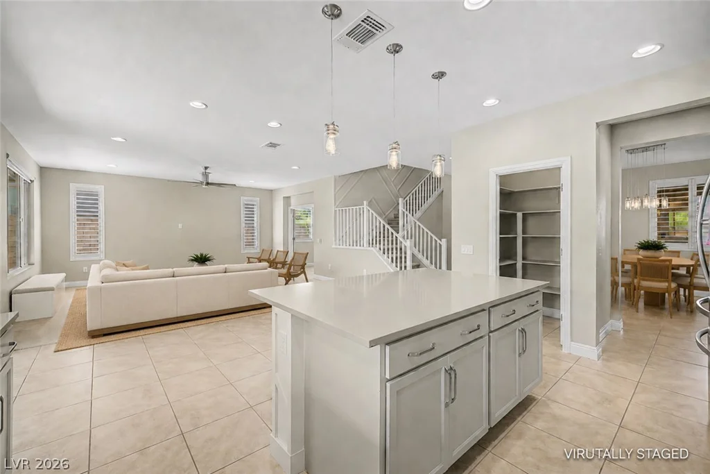 2568 Iron Crest, Las Vegas, NV 89138