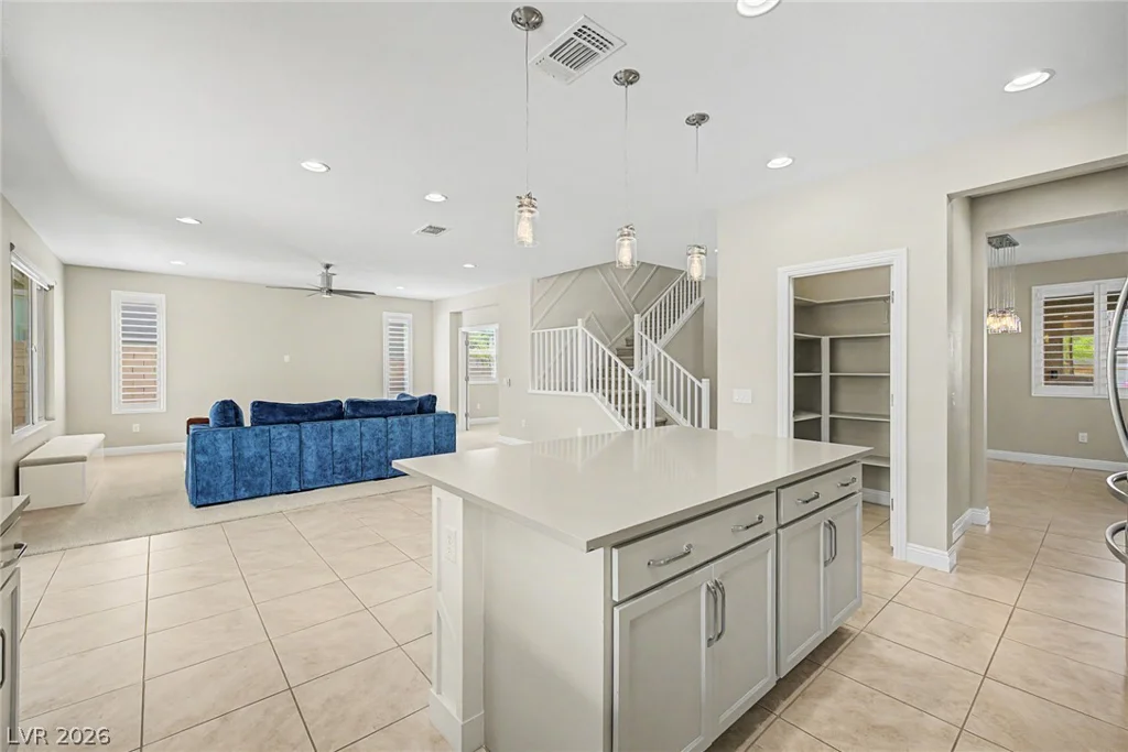 2568 Iron Crest, Las Vegas, NV 89138