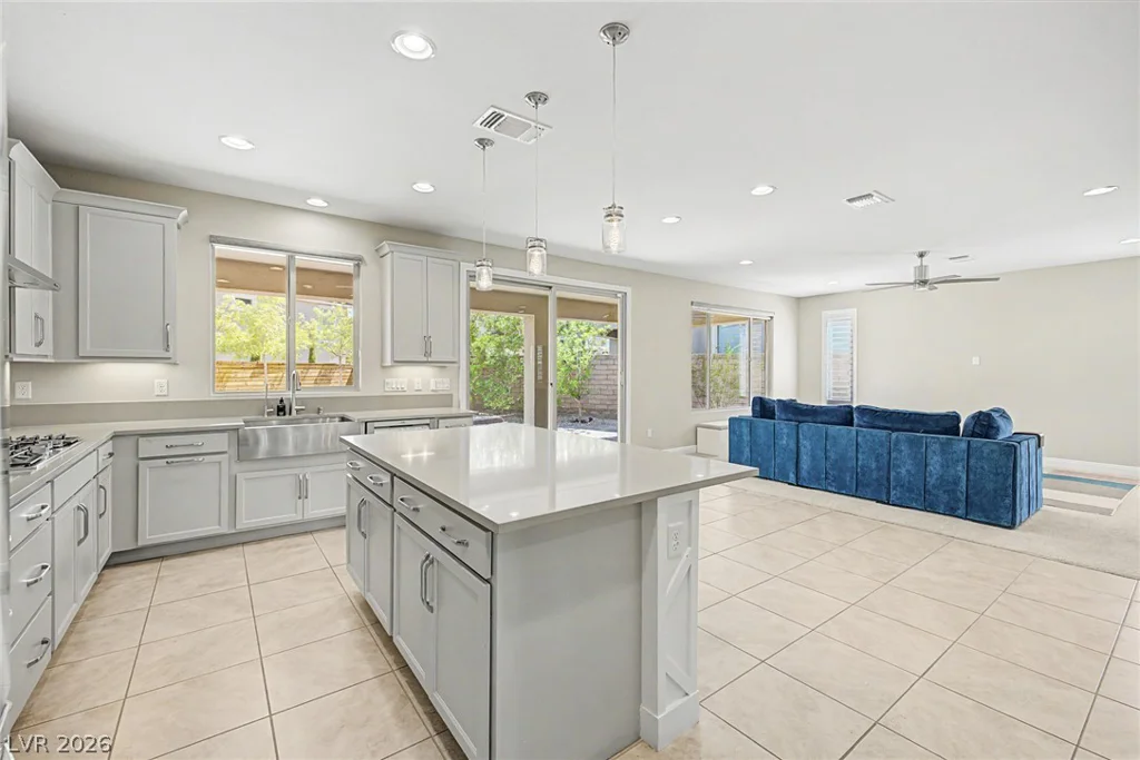 2568 Iron Crest, Las Vegas, NV 89138