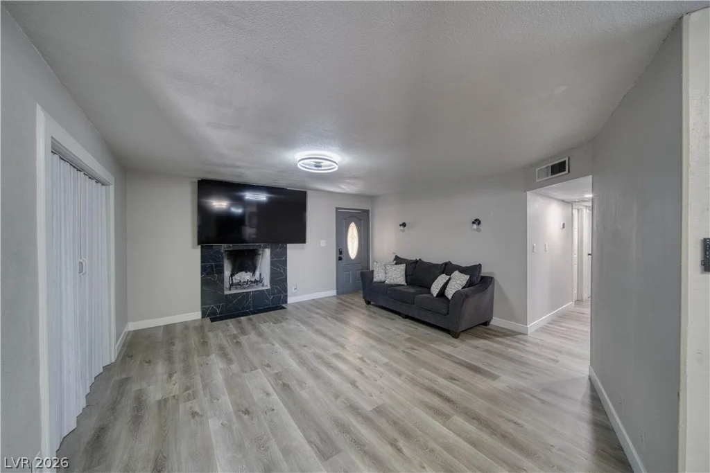5233 Orinda, Las Vegas, NV 89120