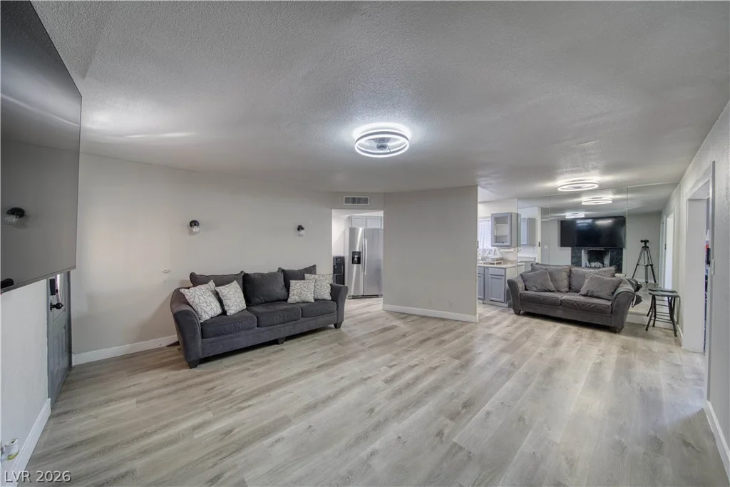 5233 Orinda, Las Vegas, NV 89120