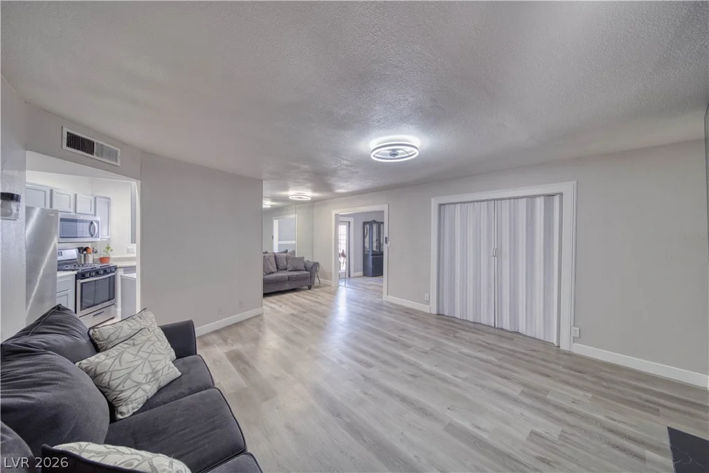 5233 Orinda, Las Vegas, NV 89120