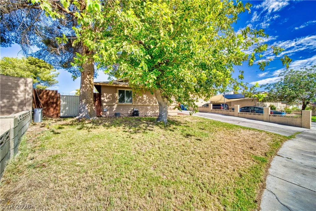 5233 Orinda, Las Vegas, NV 89120