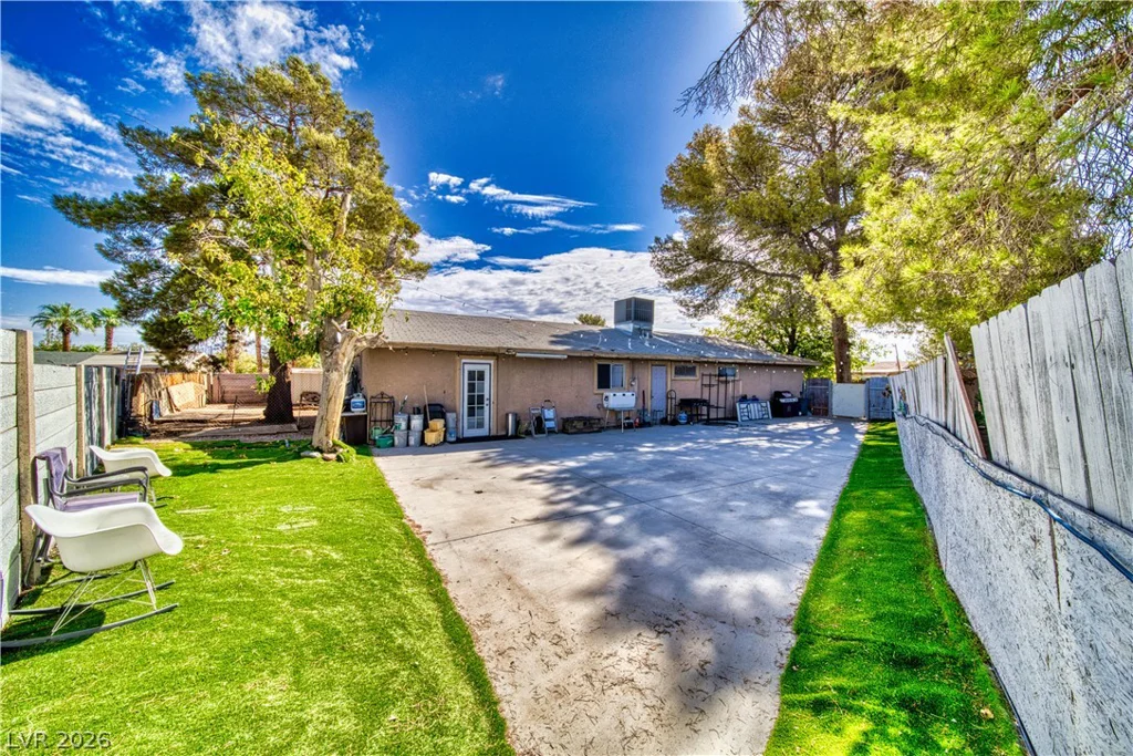 5233 Orinda, Las Vegas, NV 89120