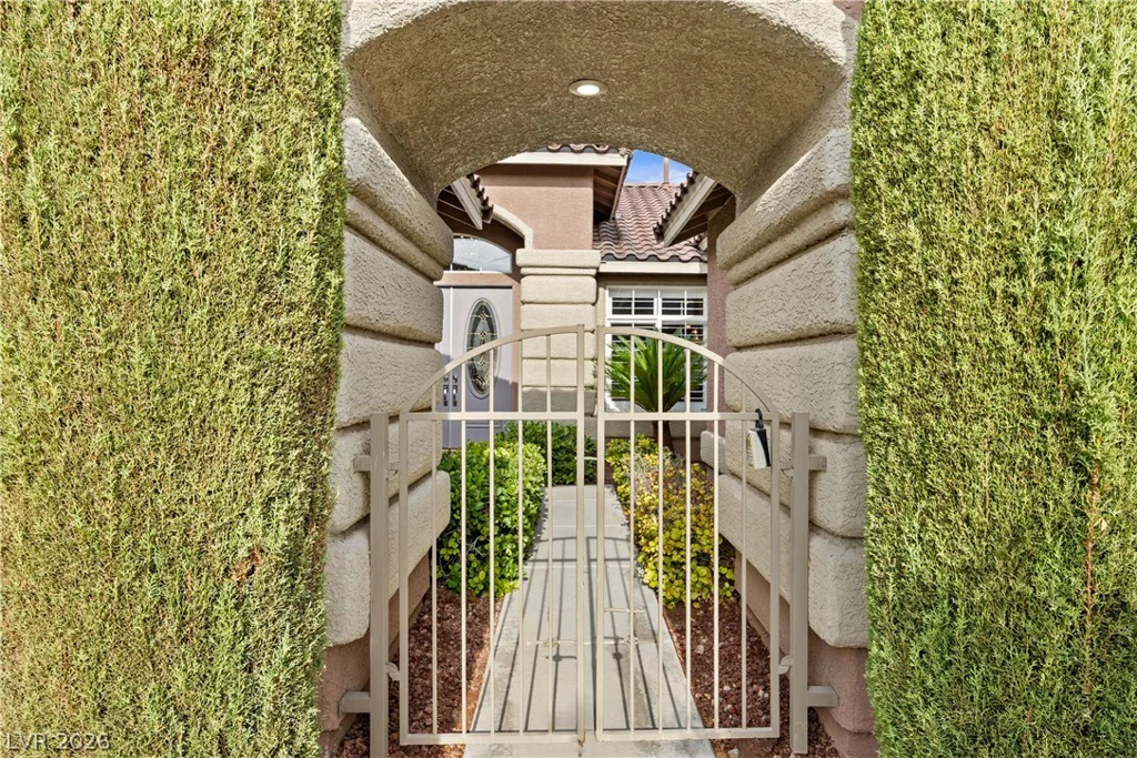9413 Empire Rock, Las Vegas, NV 89143
