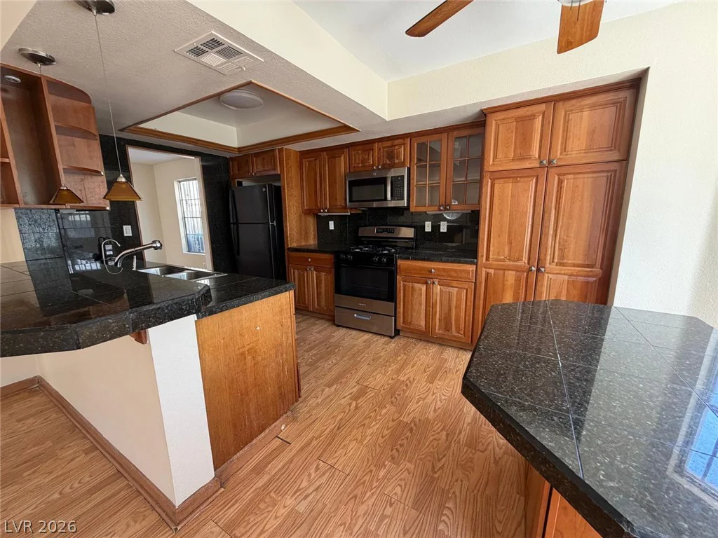 921 Greystone, Las Vegas, NV 89108
