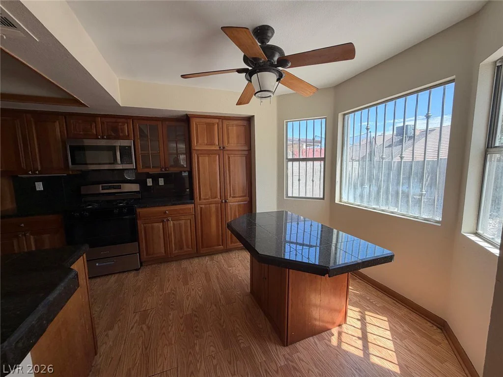 921 Greystone, Las Vegas, NV 89108