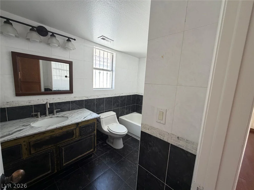 921 Greystone, Las Vegas, NV 89108