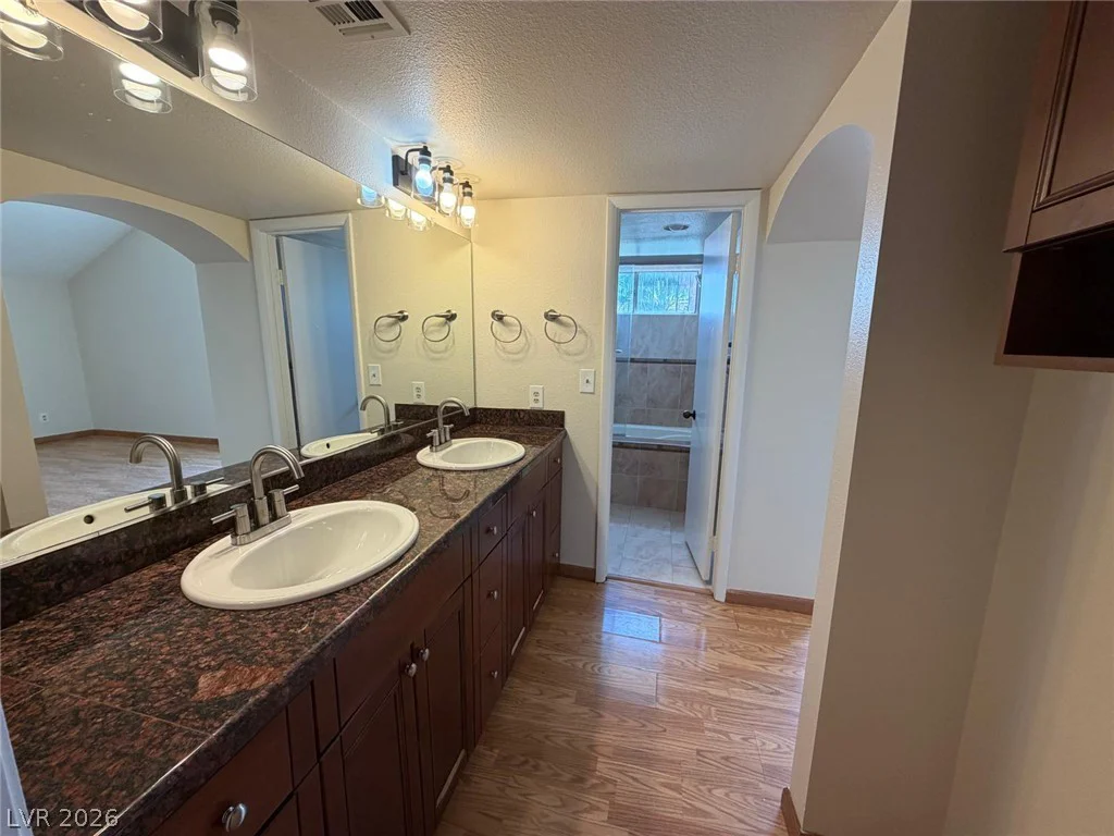 921 Greystone, Las Vegas, NV 89108