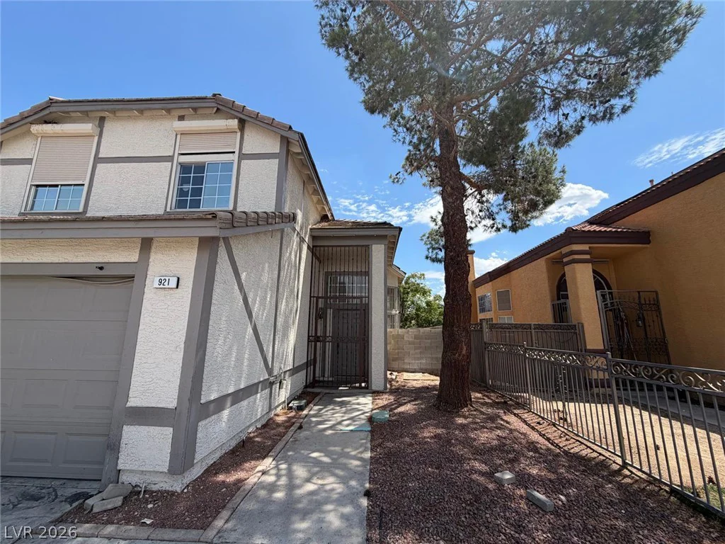 921 Greystone, Las Vegas, NV 89108