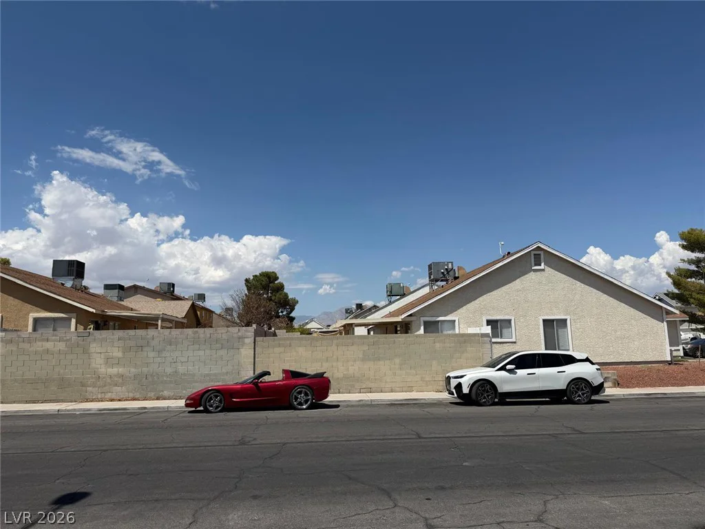 921 Greystone, Las Vegas, NV 89108