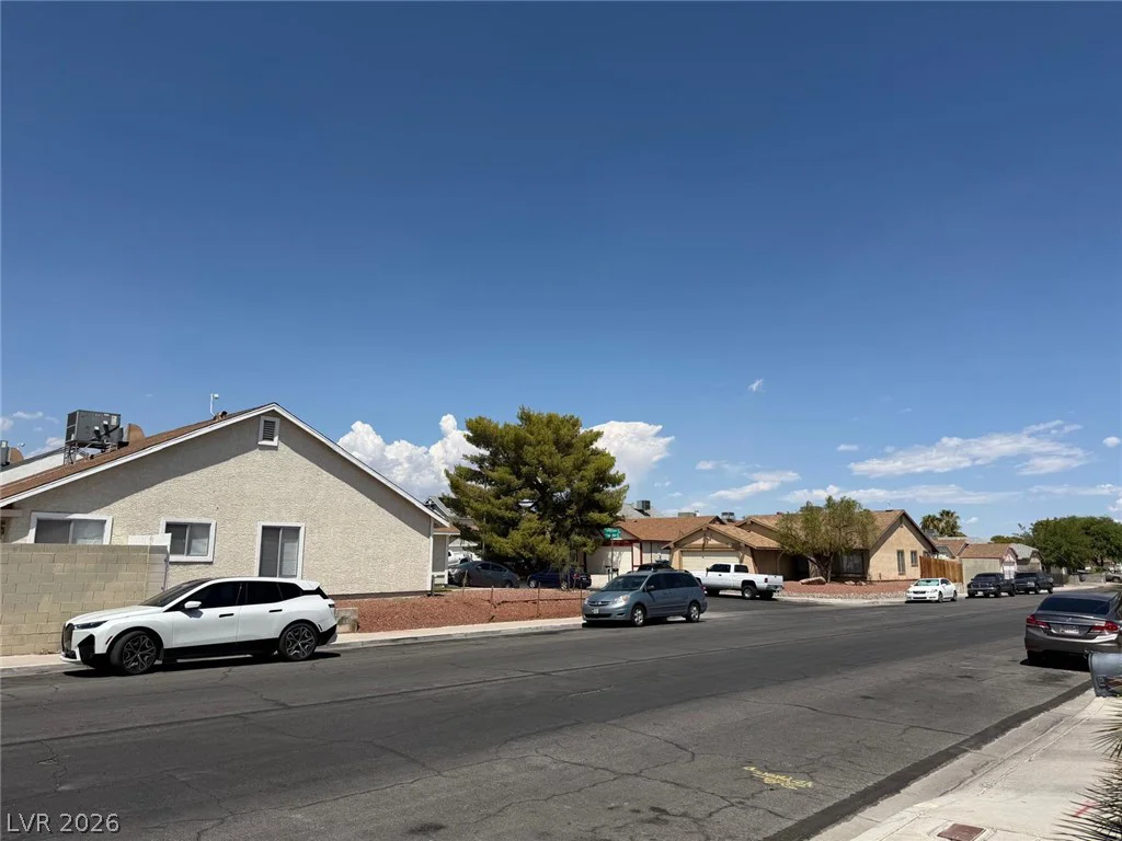921 Greystone, Las Vegas, NV 89108