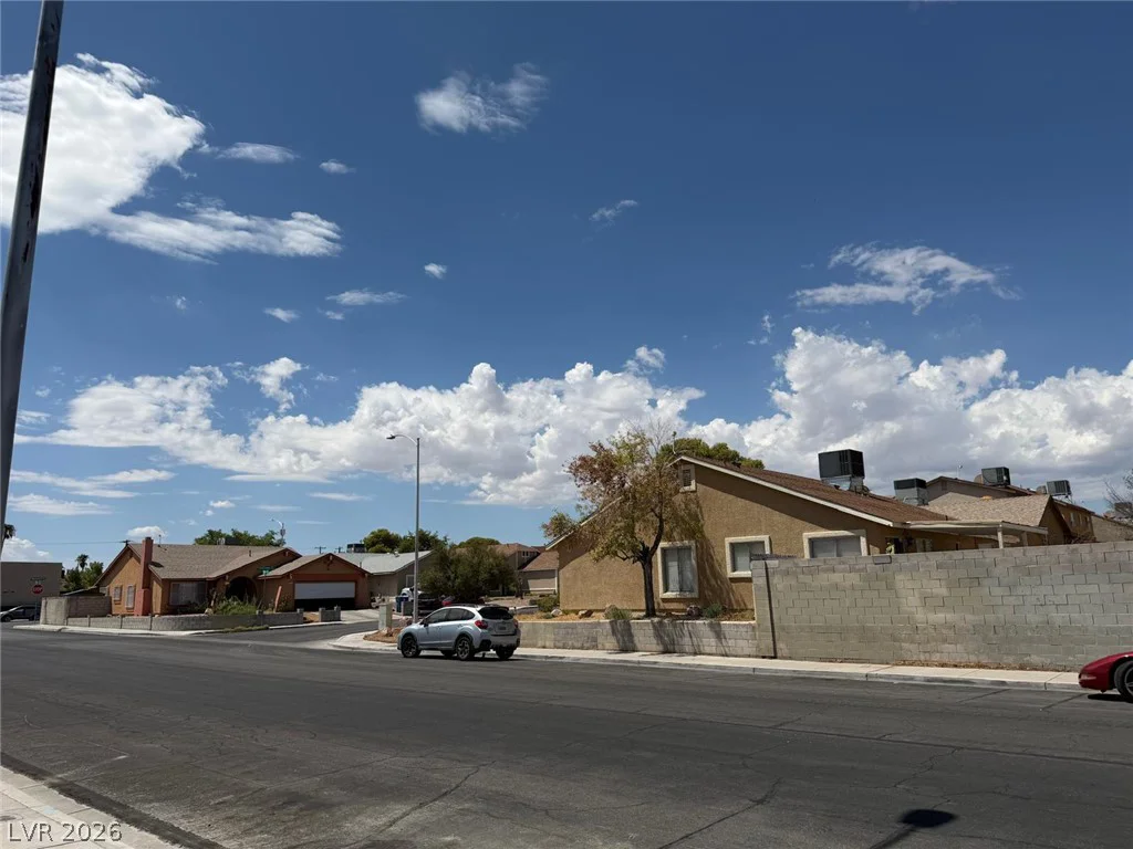 921 Greystone, Las Vegas, NV 89108