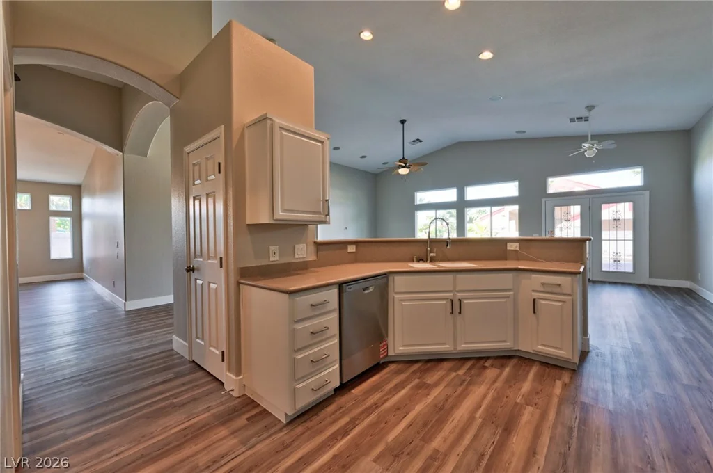 6492 Lantana Falls, Las Vegas, NV 89131