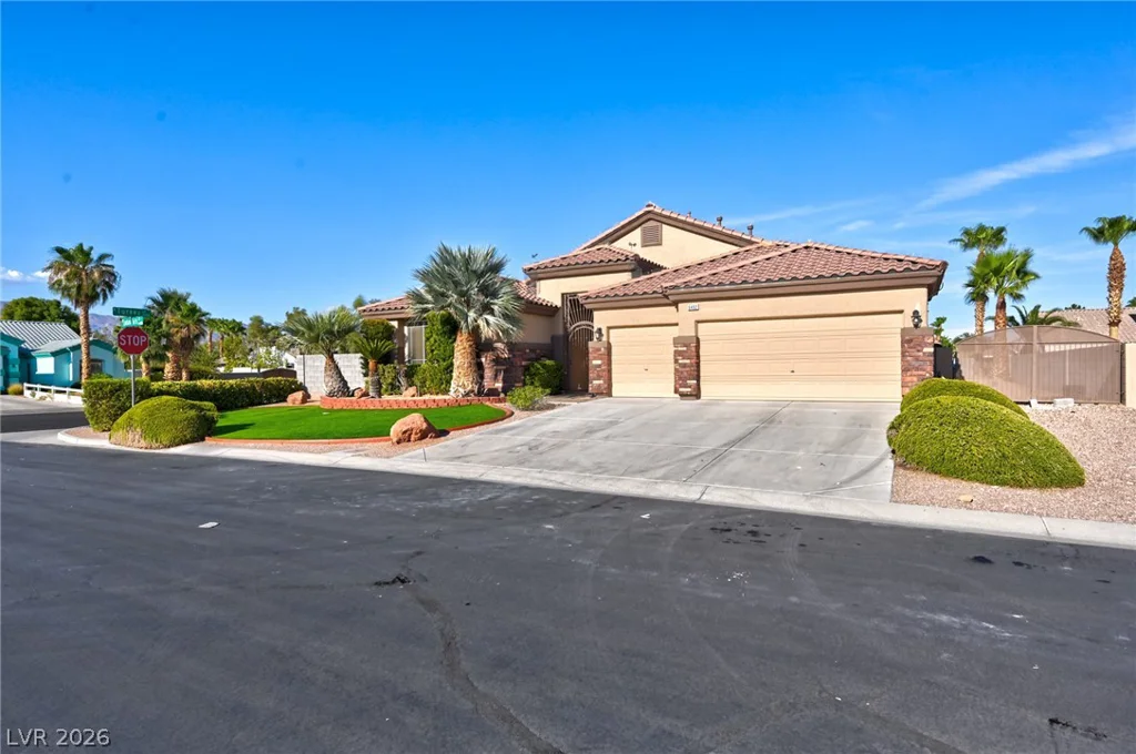 6492 Lantana Falls, Las Vegas, NV 89131
