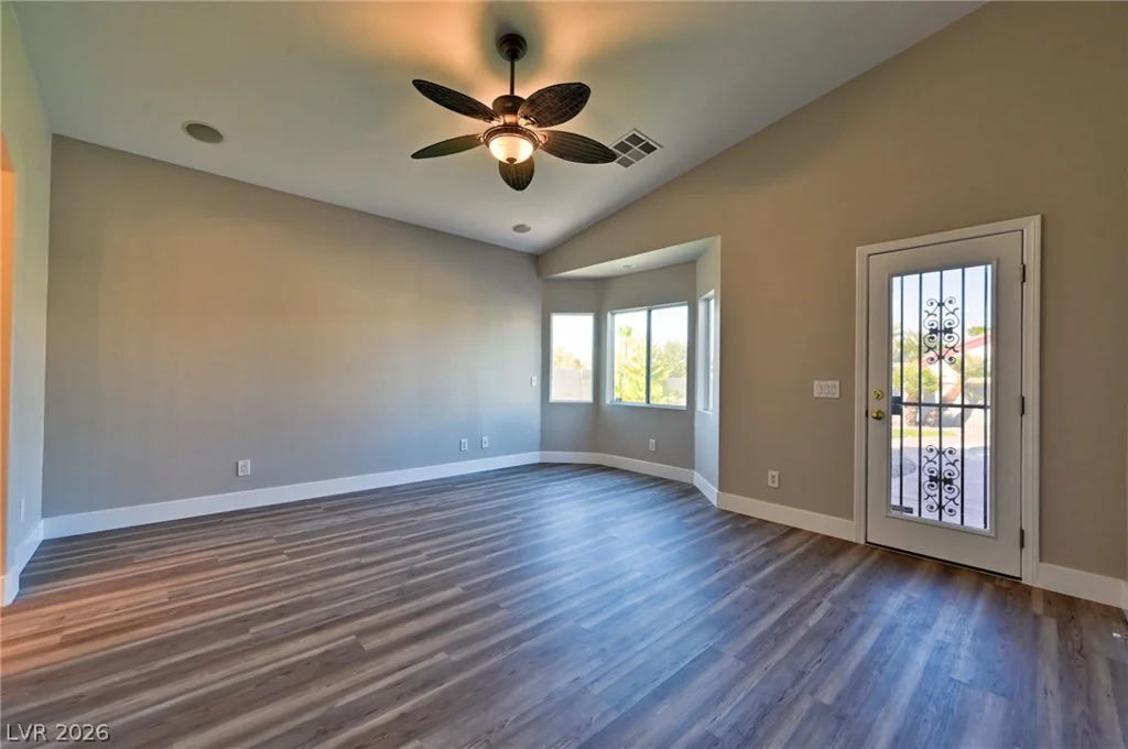 6492 Lantana Falls, Las Vegas, NV 89131