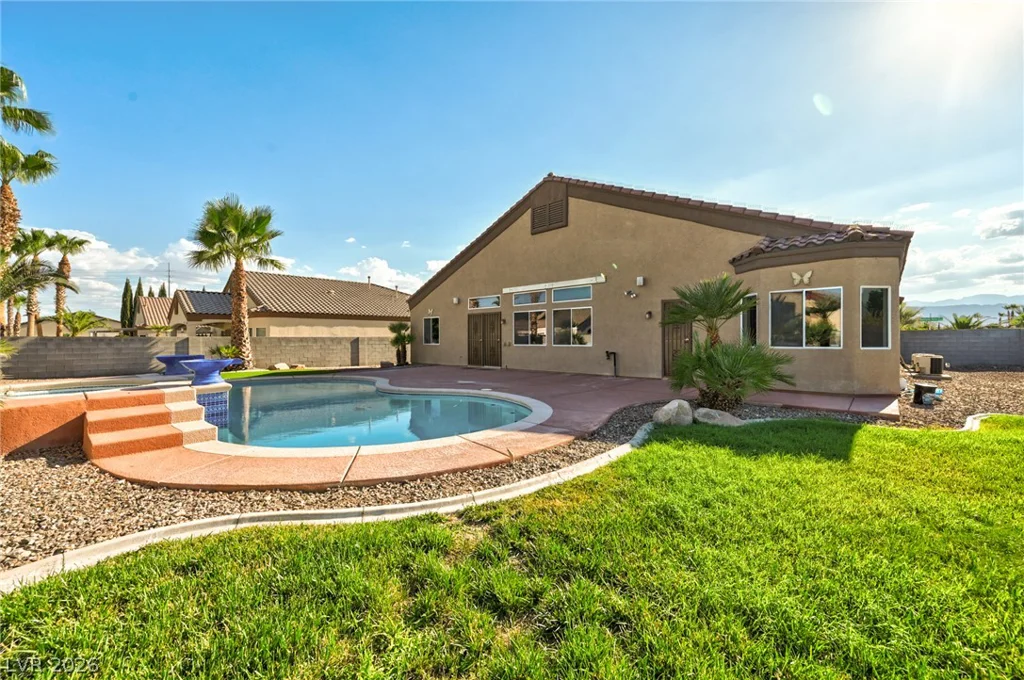 6492 Lantana Falls, Las Vegas, NV 89131