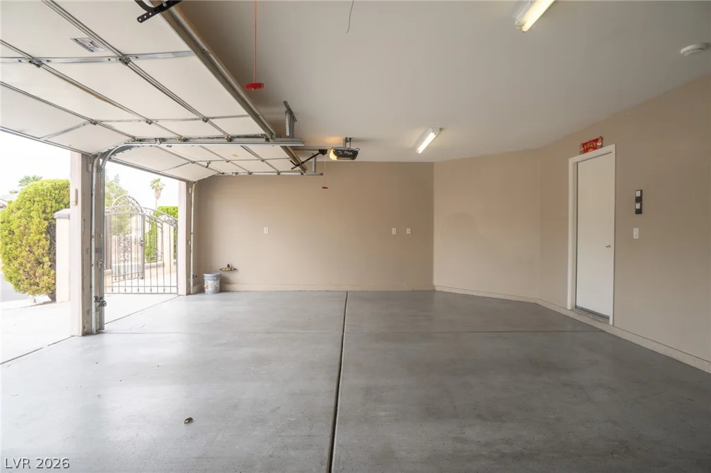 7861 Darby, Las Vegas, NV 89117