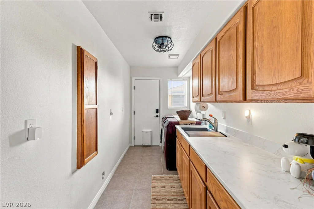 1720 Fairgate, Las Vegas, NV 89117