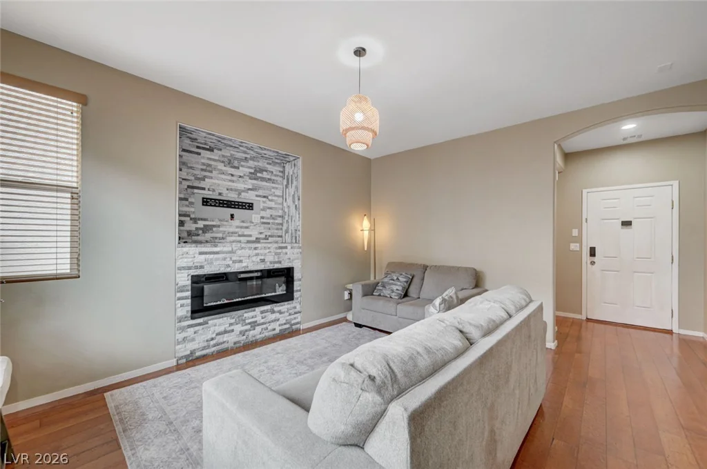 8700 Gateway Glen, Las Vegas, NV 89178