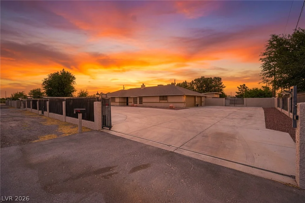5240 Monroe, Las Vegas, NV 89110